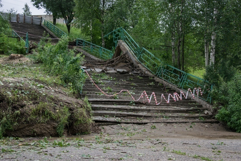 Ухтинцы создали петицию по восстановлению лестницы к школе № 21