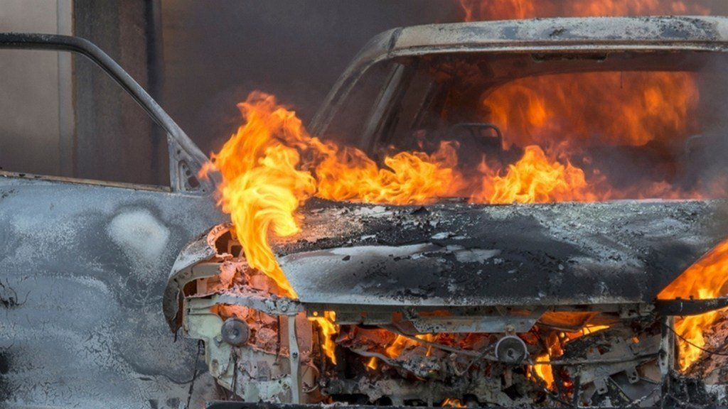 Ухтинцам напомнили, как не допустить возгорание автомобиля