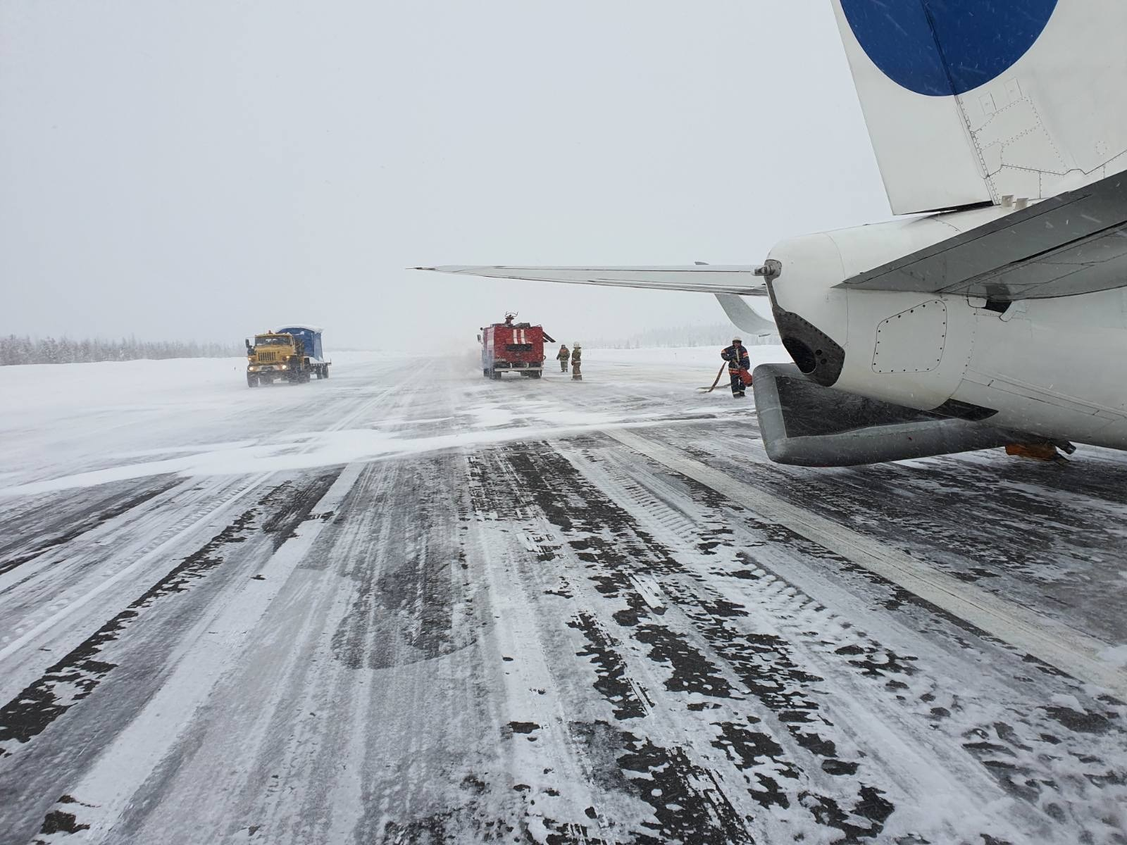 Устранением последствий аварийной посадки самолета в Коми занимается МЧС