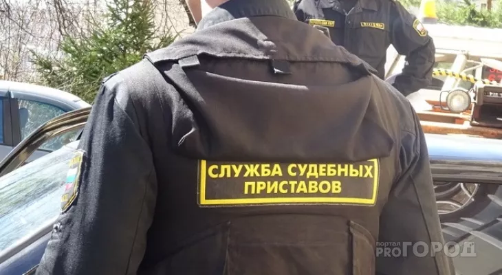Фото к статье: Ухтинки узнали из приложения УФССП о долгах своих мужей