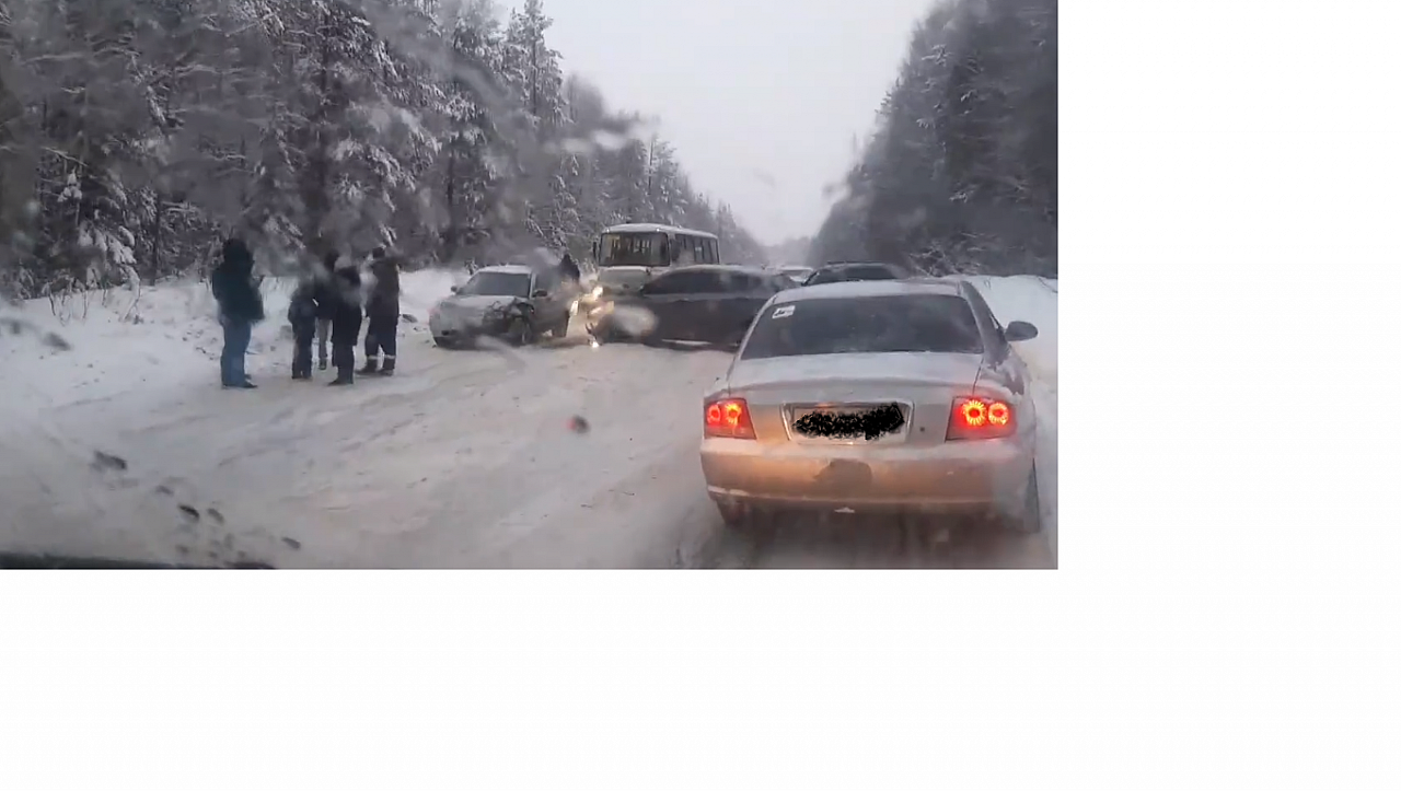 На трассе Ухта-Шудаяг столкнулись три автомобиля