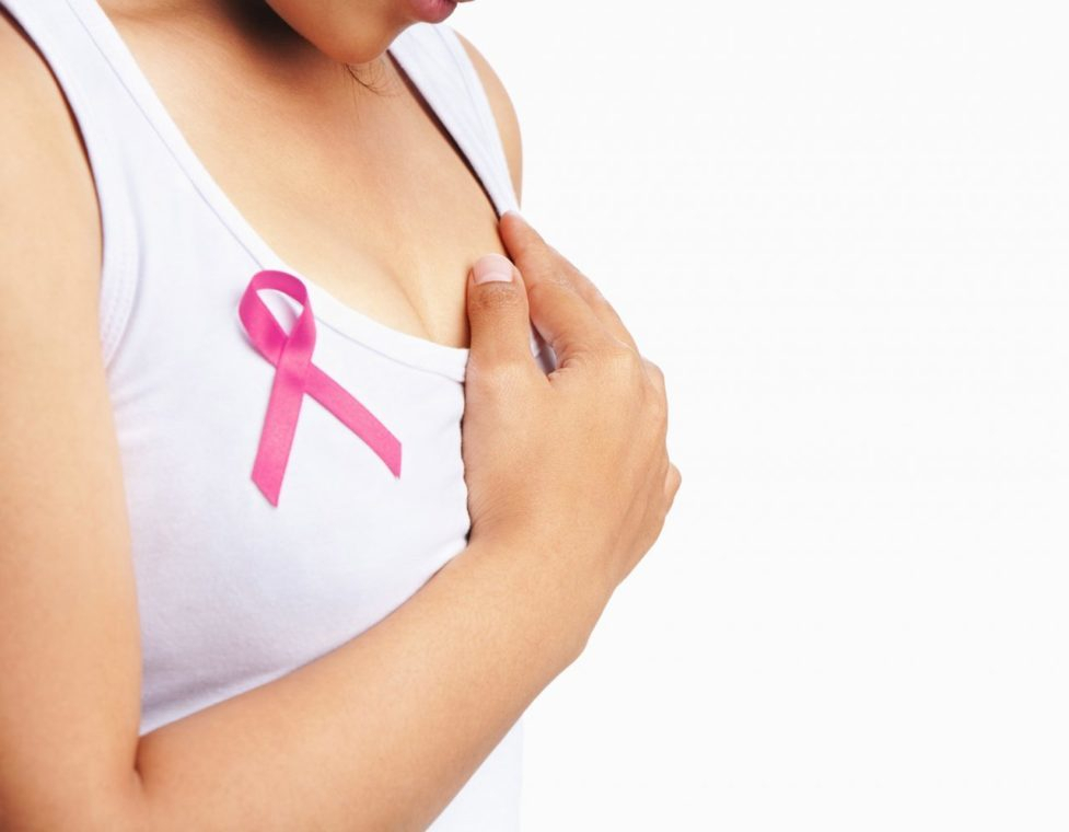 Врач рассказала, что может повысить риск развития рака молочной железы