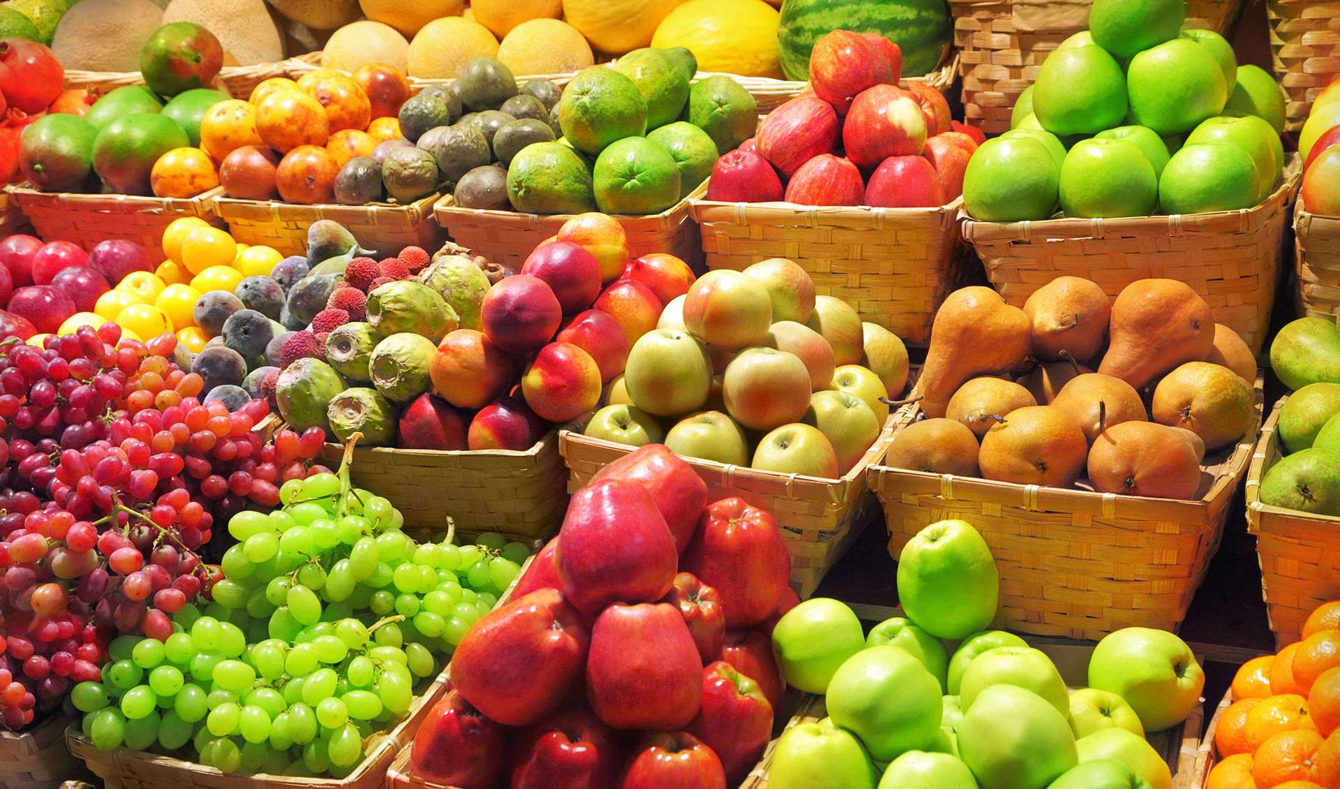 Эксперт рассказал, почему россияне стали меньше покупать фруктов