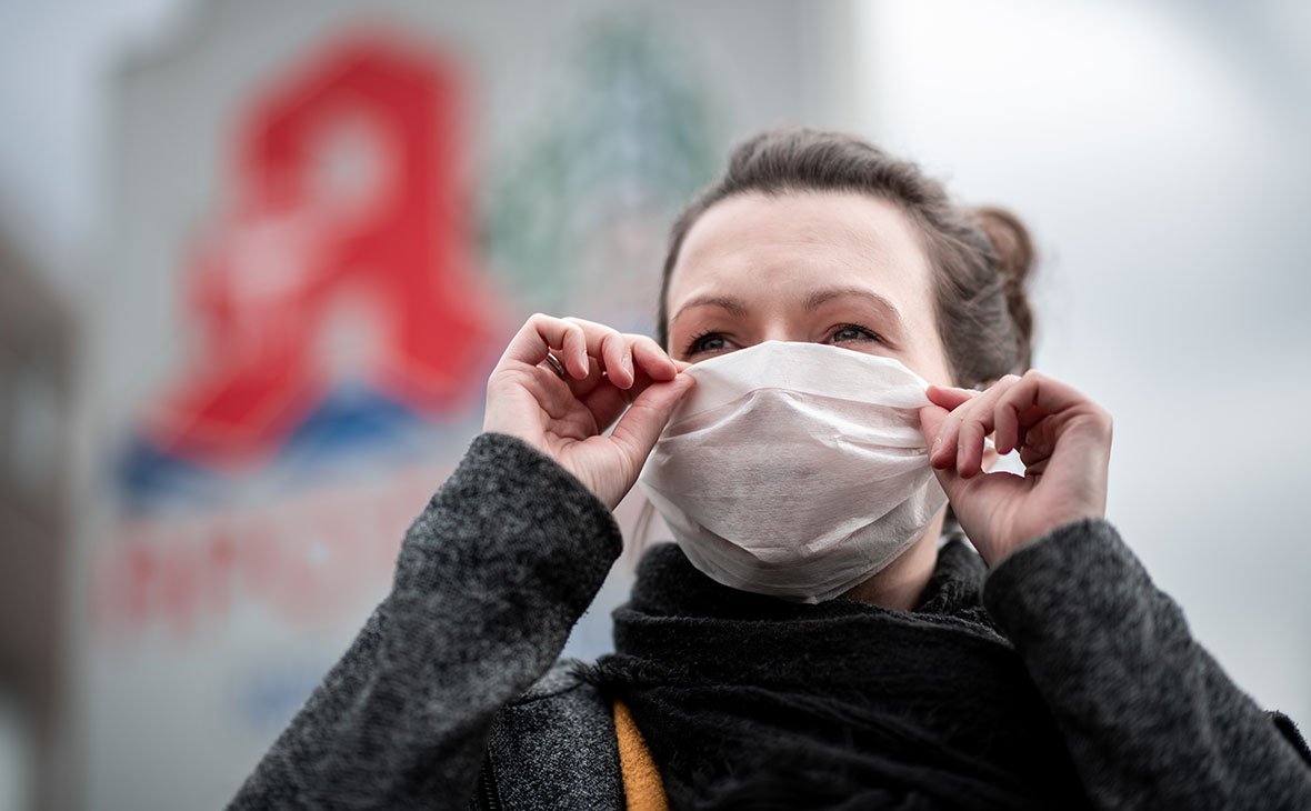 Врач из Китая рассказал, как отличить коронавирус от простуды