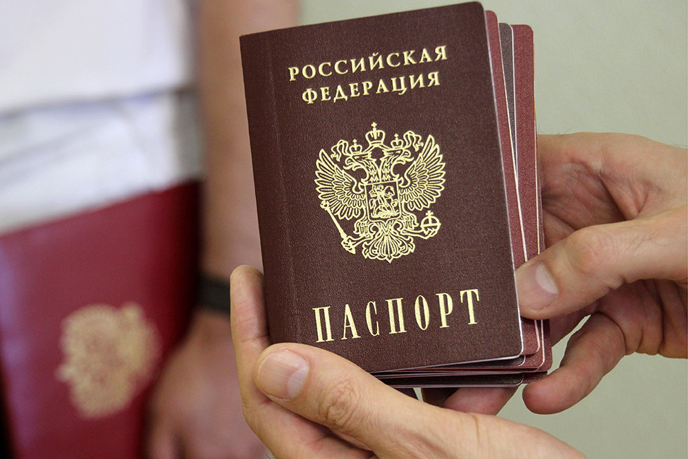 Путин продлил срок действия истекающих паспортов и водительских удостоверений