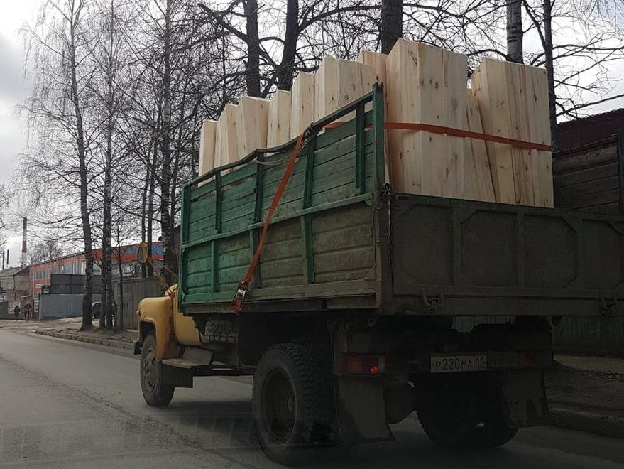 В столице Коми по улице проехался грузовик с гробами