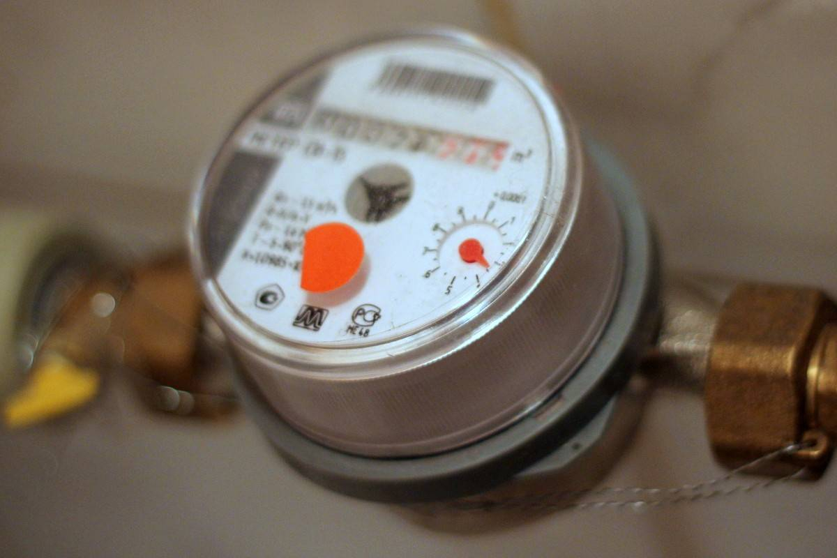 Россиянам разрешили до конца года не поверять счетчики