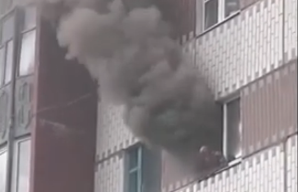 Пожарные спасли сосногорца из горящей многоэтажки
