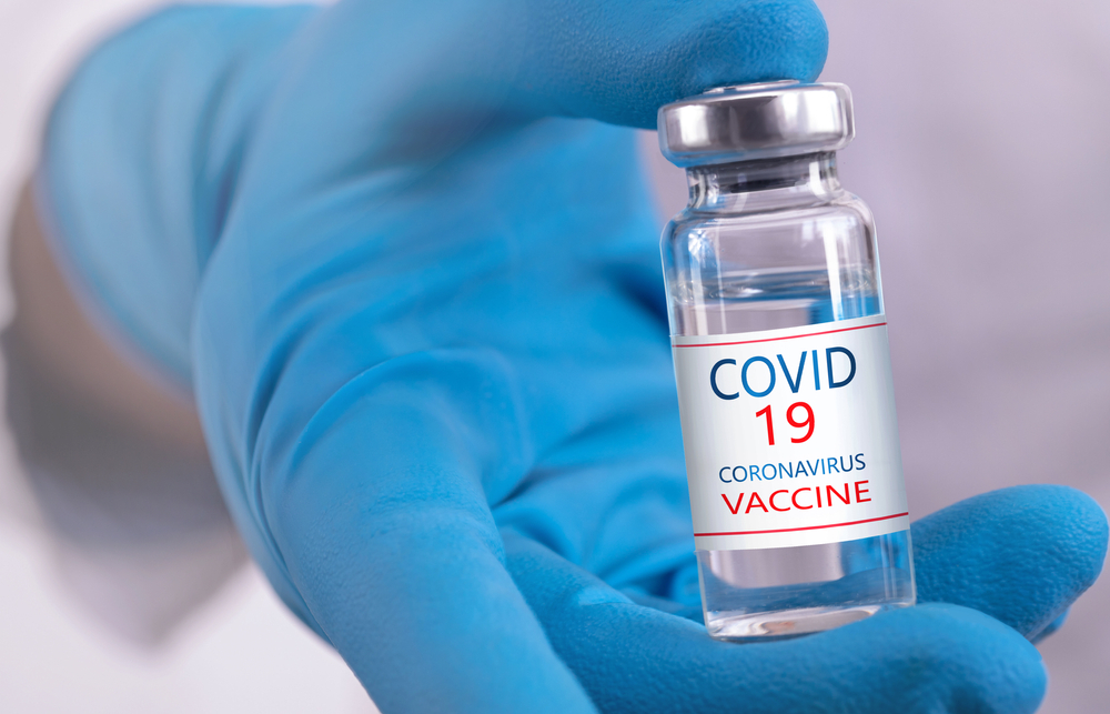 Стала известна предполагаемая дата начала вакцинации от COVID-19 в России
