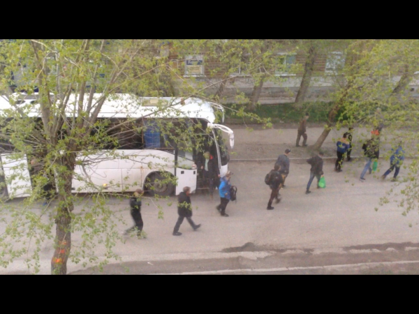 Ухтинцы пожаловались на остановку автобуса для вахтовиков на Дзержинского