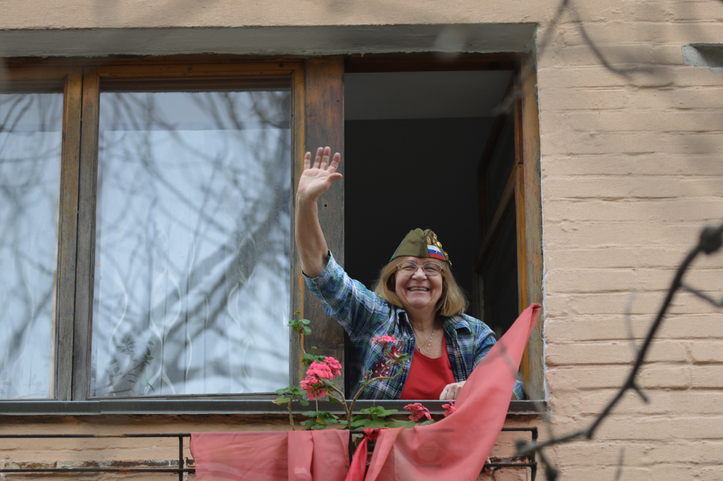 Ухтинцы споют гимн России на своих балконах