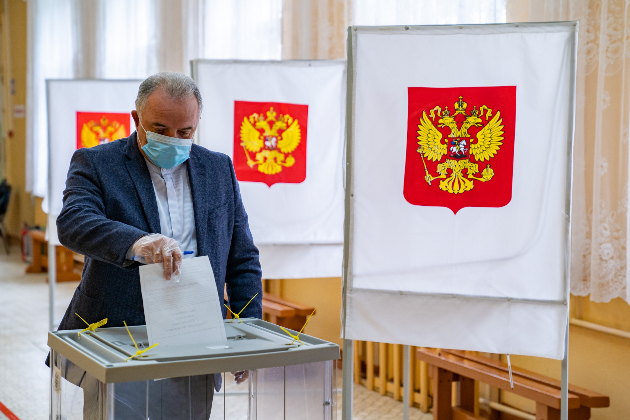 Магомед Османов принял участие в голосовании за поправки в Конституцию