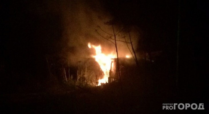 По вине жителя Коми сгорели 14 гаражей и несколько автомобилей