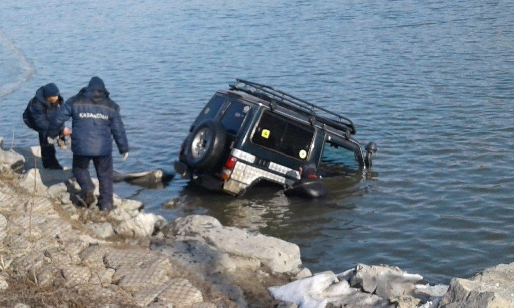 В Коми в реке утонул водитель вездехода