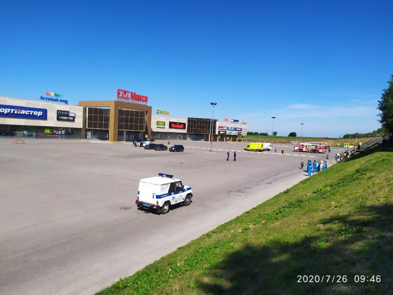 В Сыктывкаре оцеплена территория торгового центра "Макси".