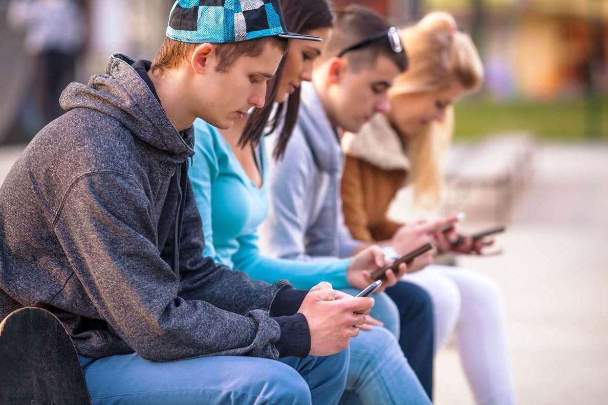 Ученые опровергли мнение, что соцсети вызывают депрессию у подростков