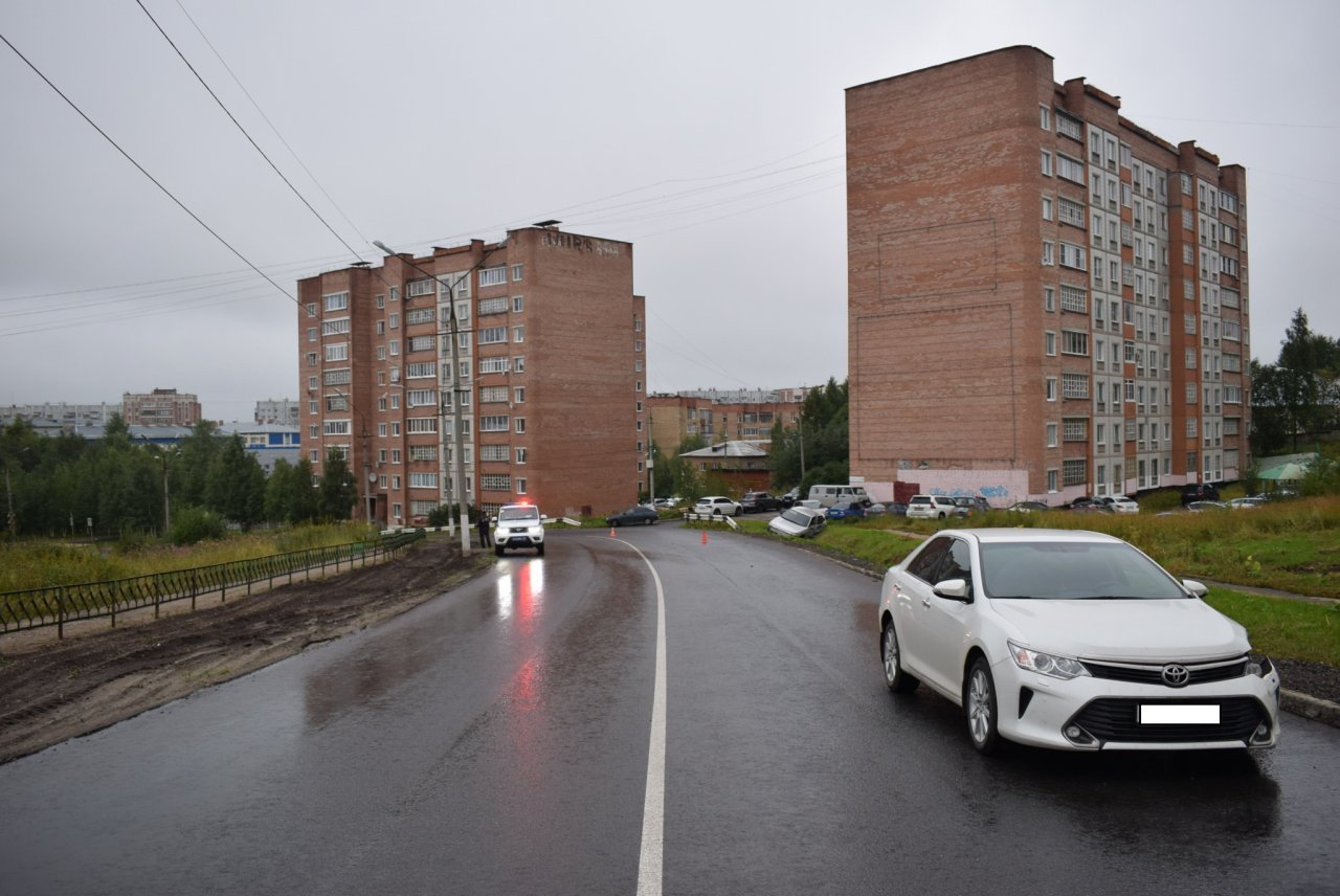 В Ухте автоледи на "двенадцатой" попала в больницу после столкновения с "тойотой"