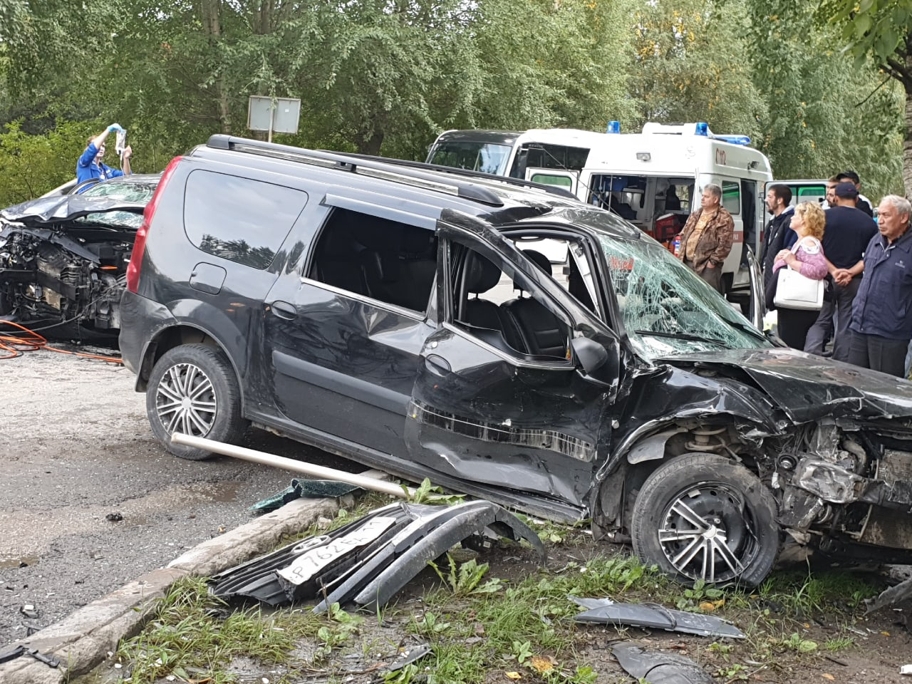 Серьезное ДТП в Ухте: при столкновении "Лады" и "Соляриса" пострадали пять человек