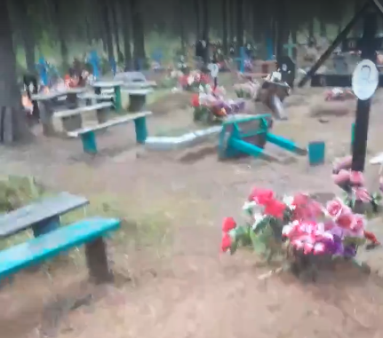 В Коми нашли несовершеннолетнего вандала, который устроил погром на кладбище
