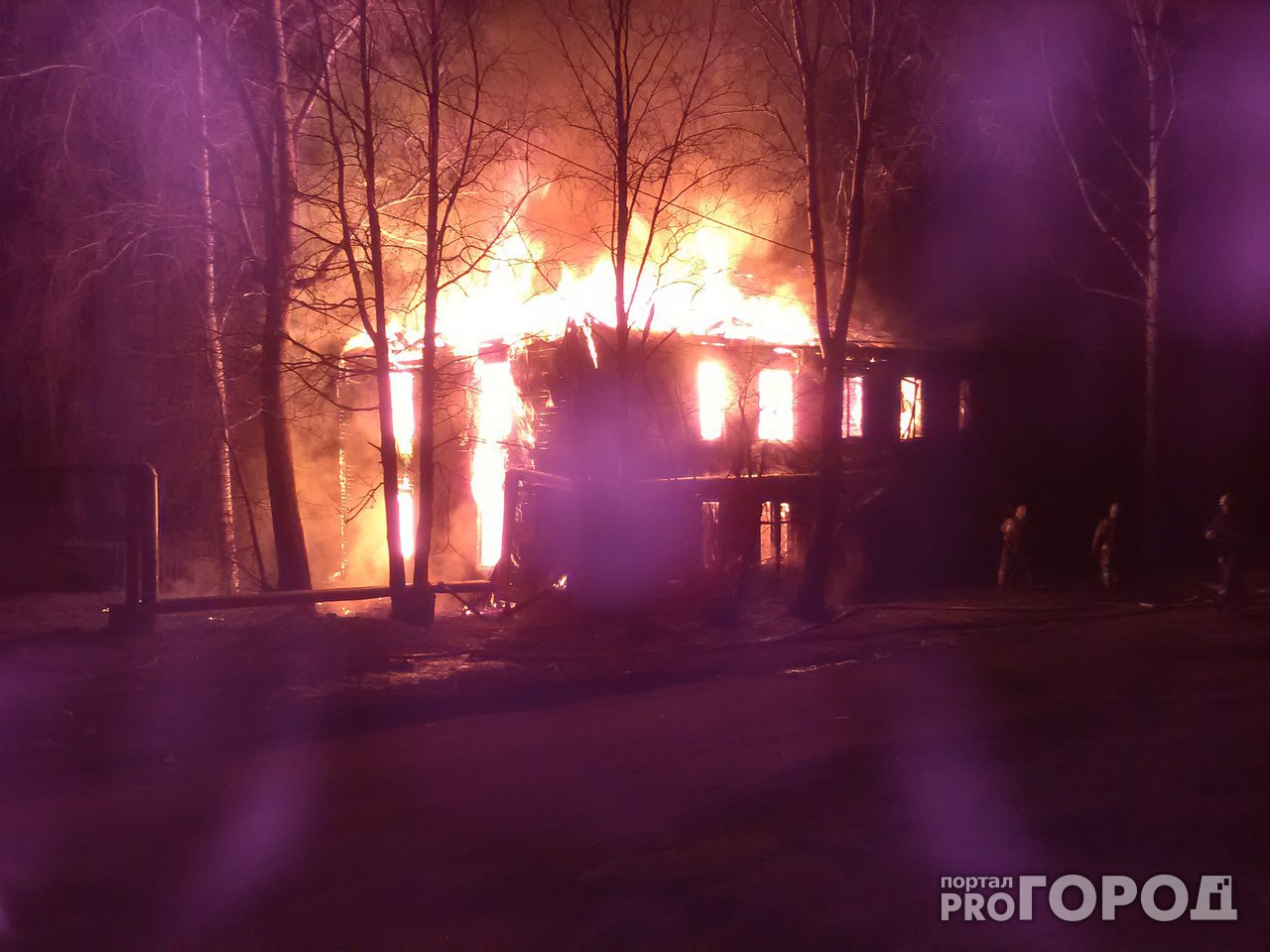 В Коми спасатели вывели мужчину из горящего дома