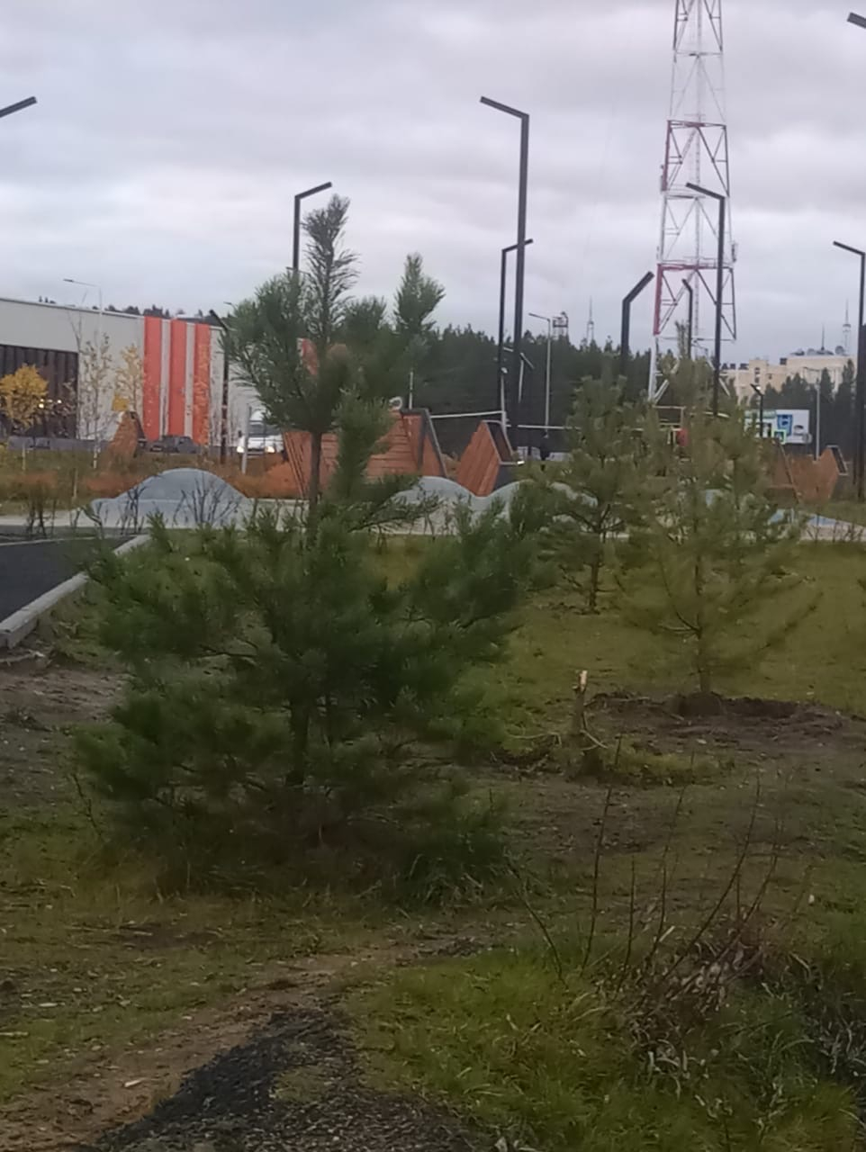 Ломать - не строить: вандализм на Набережной Газовиков в Ухте