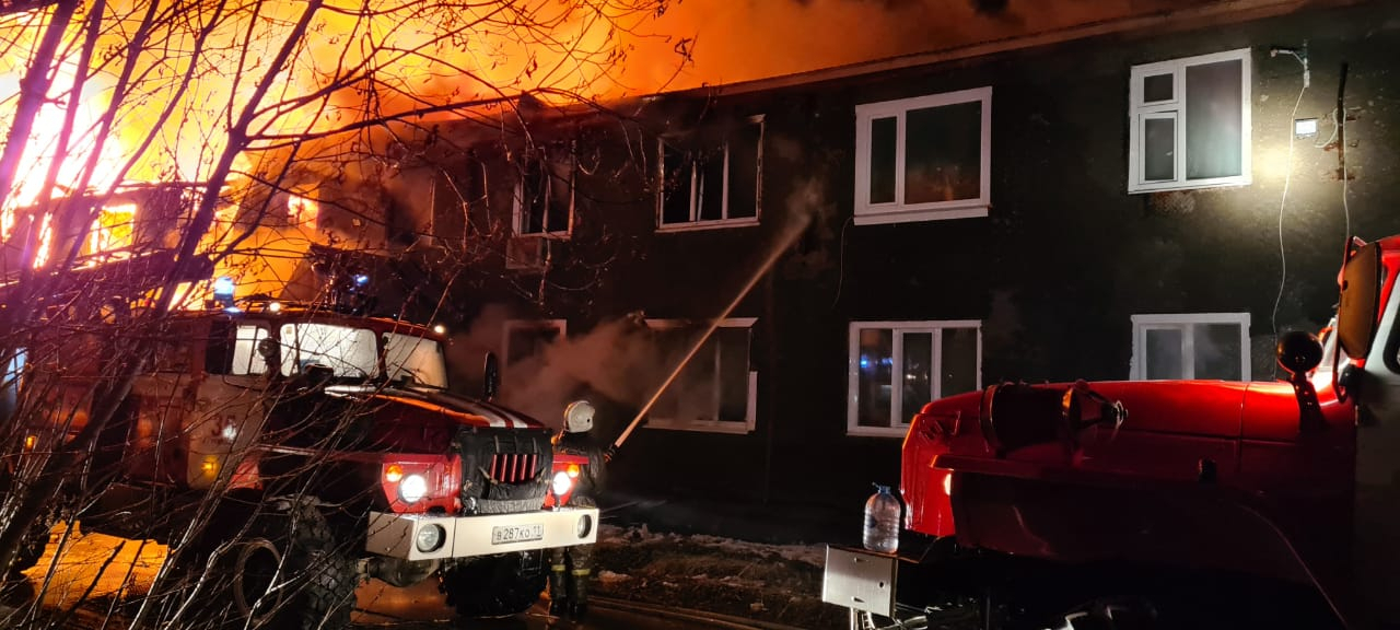 В Коми назвали причину пожара в усинском деревянном доме