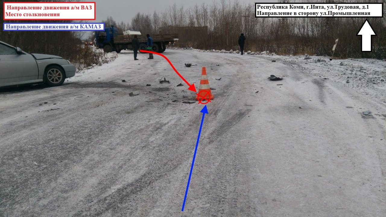 В Коми молодой водитель на "ВАЗ-21124"  столкнулся с большегрузом