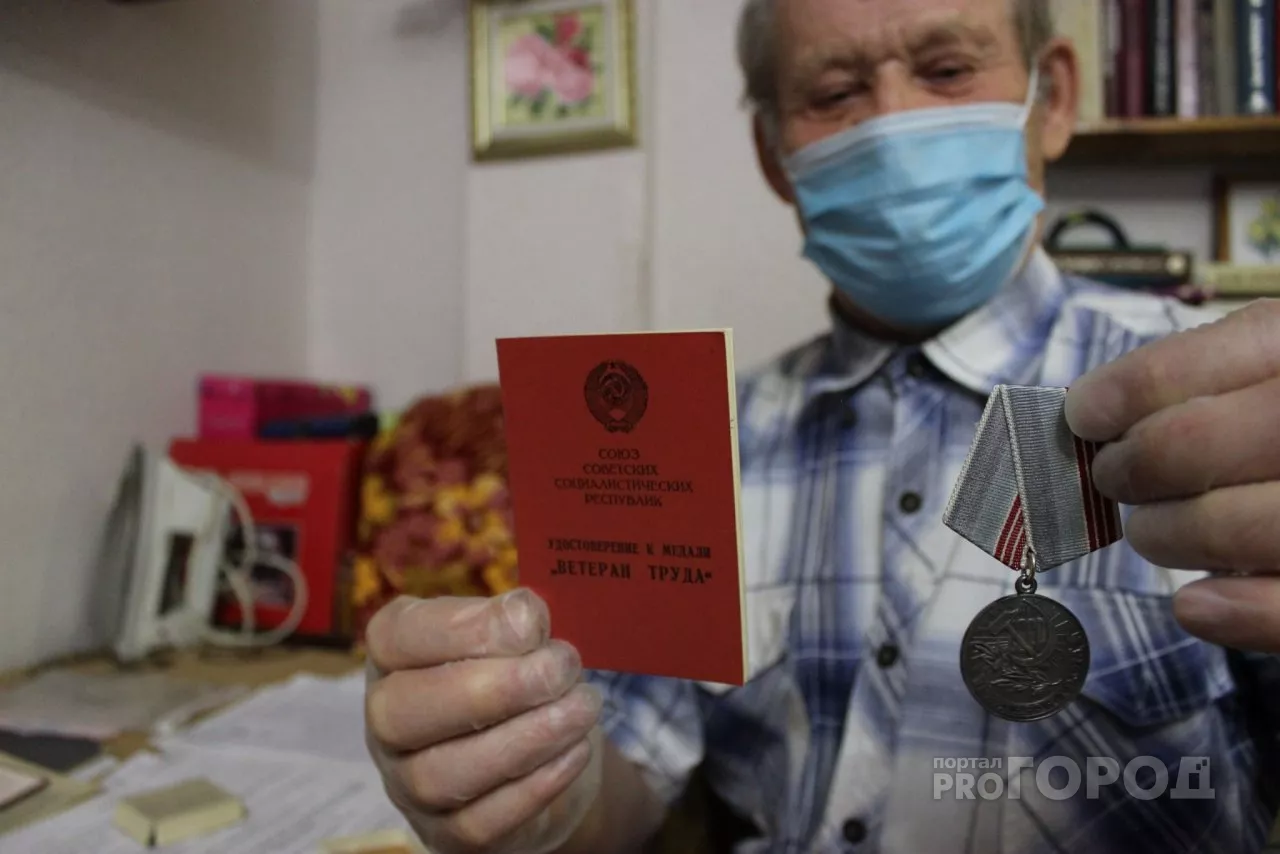 Фото к статье: В Ухте глухому Ветерану труда уже 8 месяцев не выдают слуховой аппарат