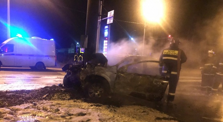 В Коми мужчина, пытаясь потушить свой автомобиль, получил серьезные ожоги