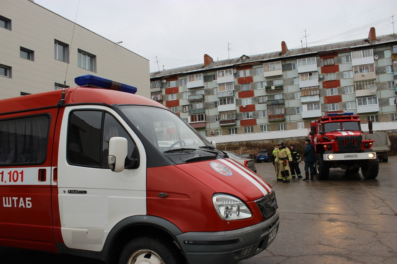 В Коми произошел пожар в 5-ти этажном доме: эвакуированы 89 человек