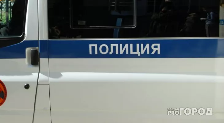 Фото к статье: В Коми две девушки обманули охрану и вынесли 17 тысяч из бильярдного клуба