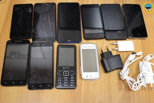 Ухтинец пытался перебросить 10 мобильных телефонов заключенным в ИК-29