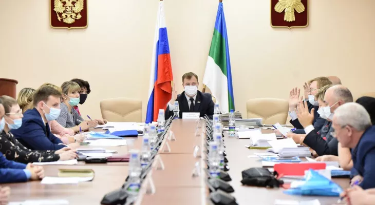 Фото к статье: Депутаты Госсовета Коми рассмотрят порядка 30 законопроектов