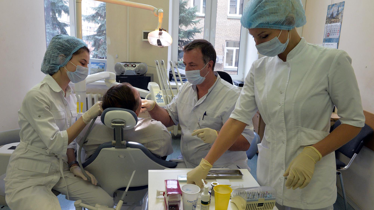 Коронавирус может являться причиной выпадения зубов у россиян