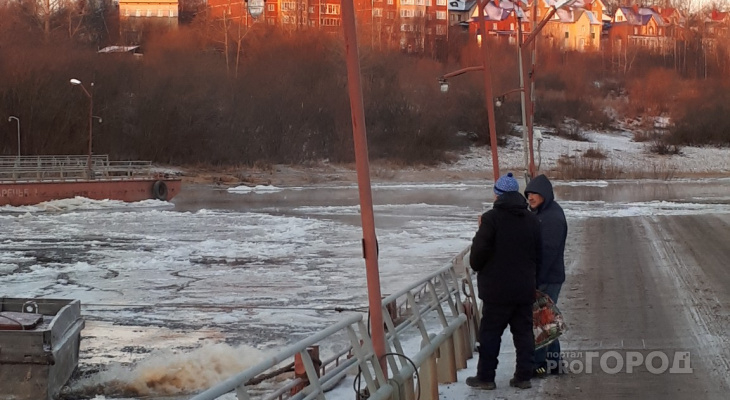 В Коми спасли юношу, который упал с моста в реку