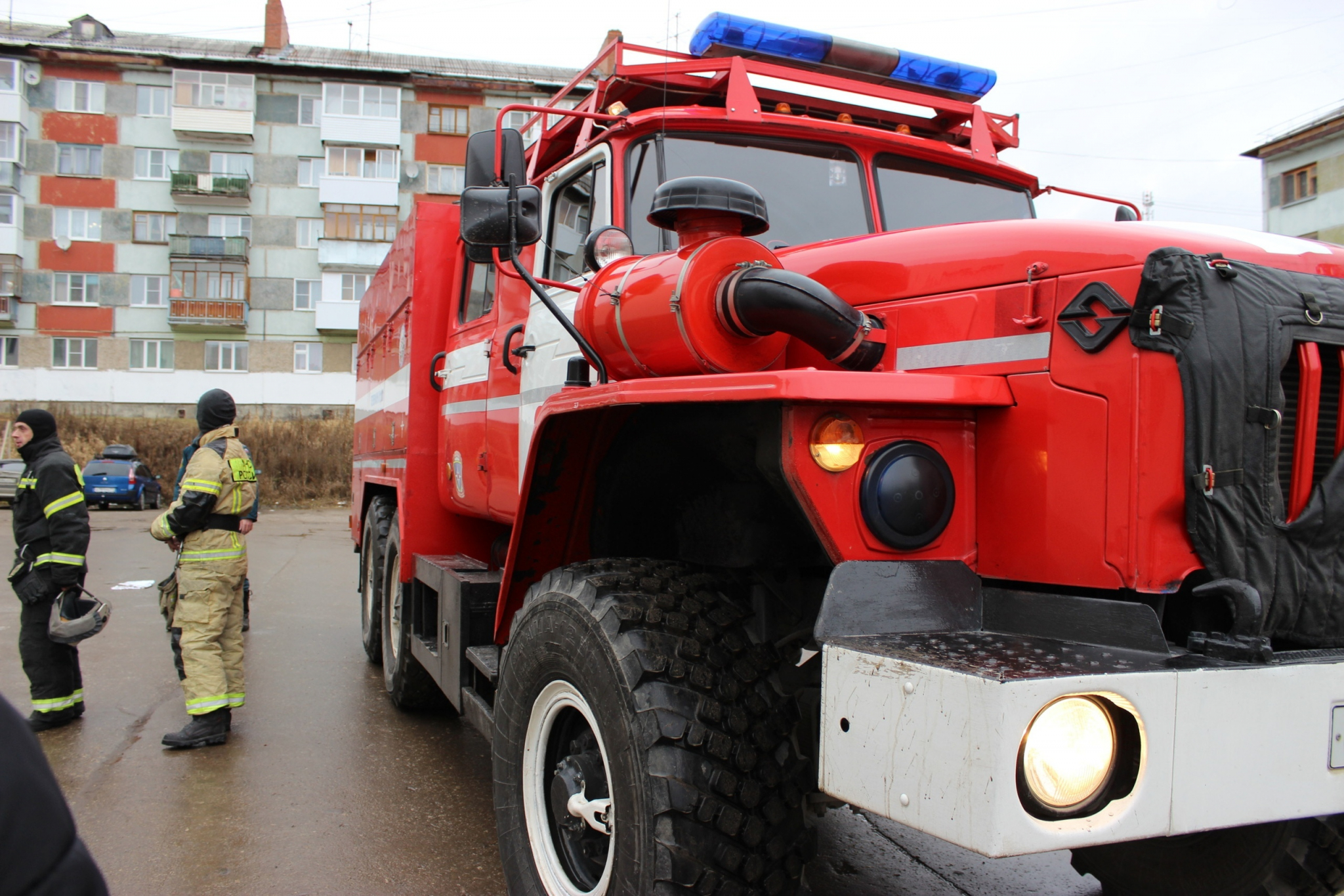 В Ухте произошло возгорание в подъезде жилого дома: пострадавших нет