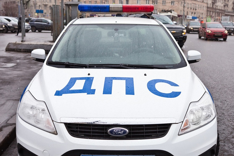 В Коми в результате столкновения с КАМАЗом погиб пассажир легковушки
