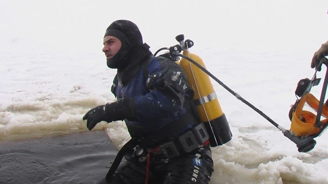 Для поисков тела утонувшего жителя Коми привлекли подводные камеры