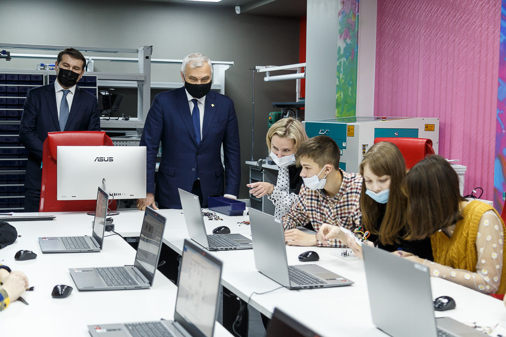 Владимир Уйба посетил открытие детского технопарка "Кванториум" в Ухте