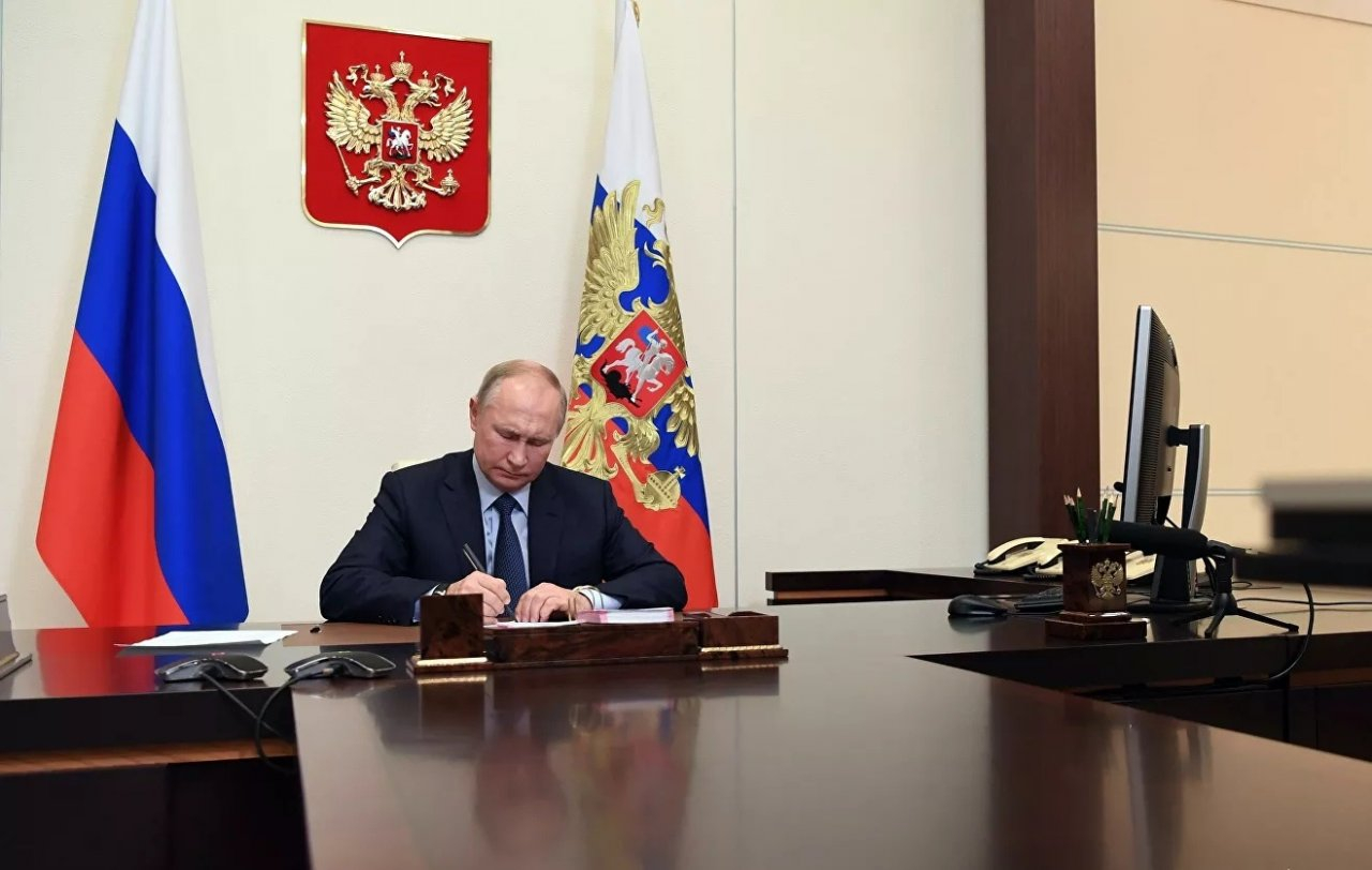 Путин подписал: в 2021 году в России вырастет минимальная оплата труда