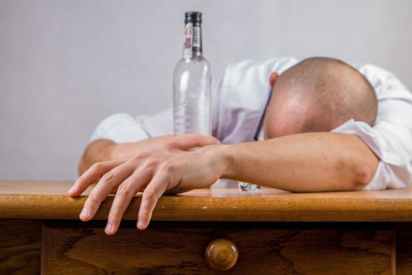 Бурное застолье: как справиться с опьянением и "похмельем"