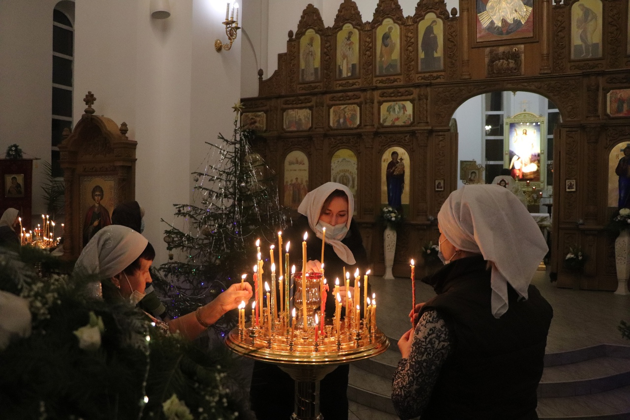 Православные ухтинцы встретили Рождество: фотоподборка
