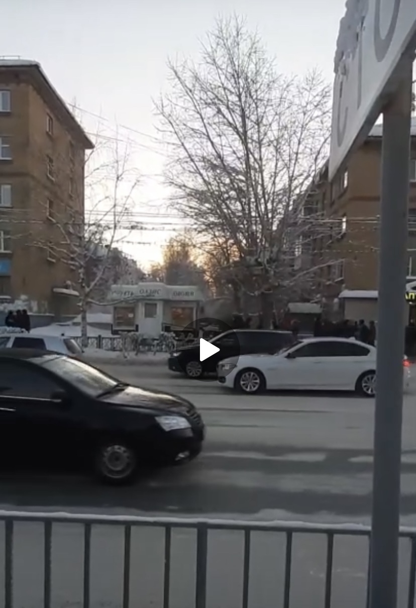 Ухтинцы не побоялись 30 градусных морозов и вышли на митинг в поддержку Алексея Навального