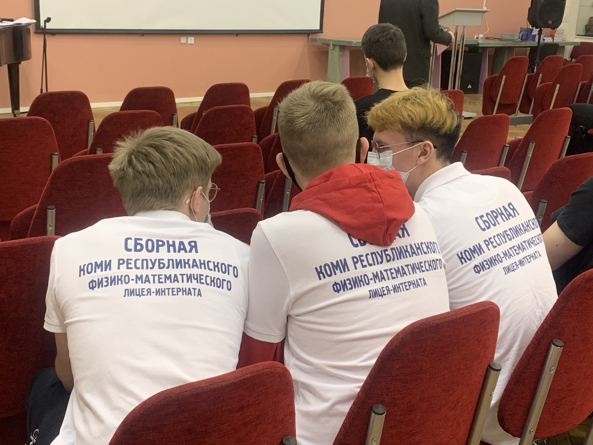 Школьники Ухты продолжают состязание во всероссийской олимпиаде по физике