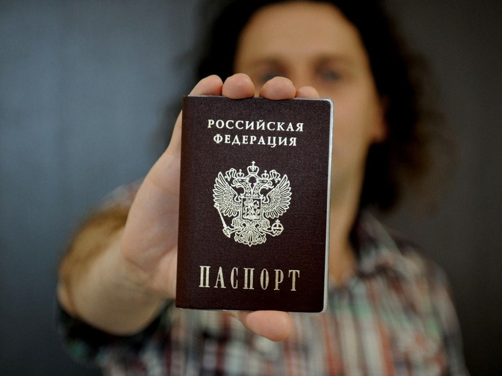 "Я лучше съем перед ЗАГСом свой паспорт" - в России изменили порядок оформления паспорта