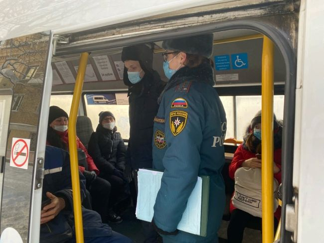 В Ухте полиция и МЧС проверили пассажиров автобусов на наличие масок