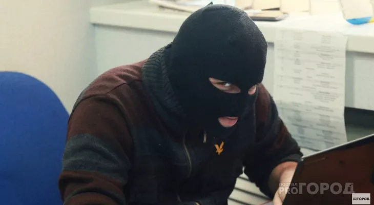 Фото к статье: Фирма, Питерская: в Ухте мужчина в поисках работы перевел жуликам 70 тысяч рублей