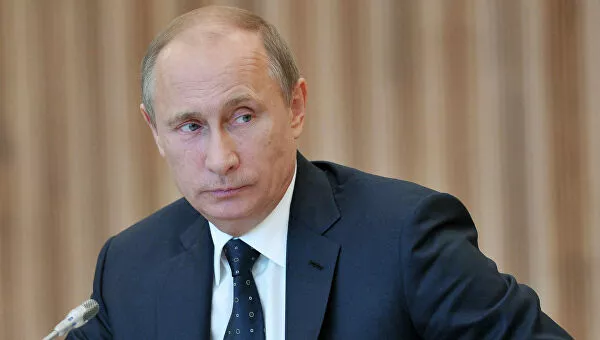 Фото к статье: Подсчет копеек: Путин поручил Кабмину изучить уровень зарплат бюджетников