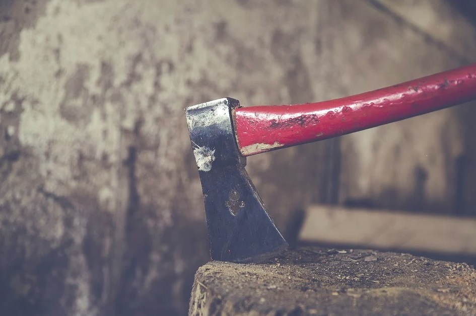 "Маньяк за забором": в Коми топор завершил войну двух закадычных соседей