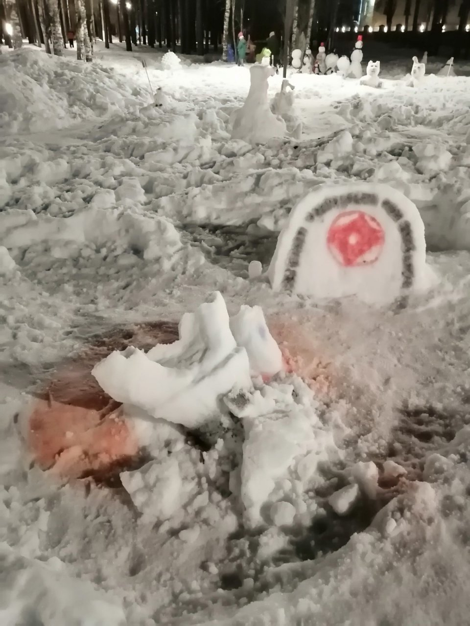 В Ухте вандалы разгромили снежные фигуры горожан